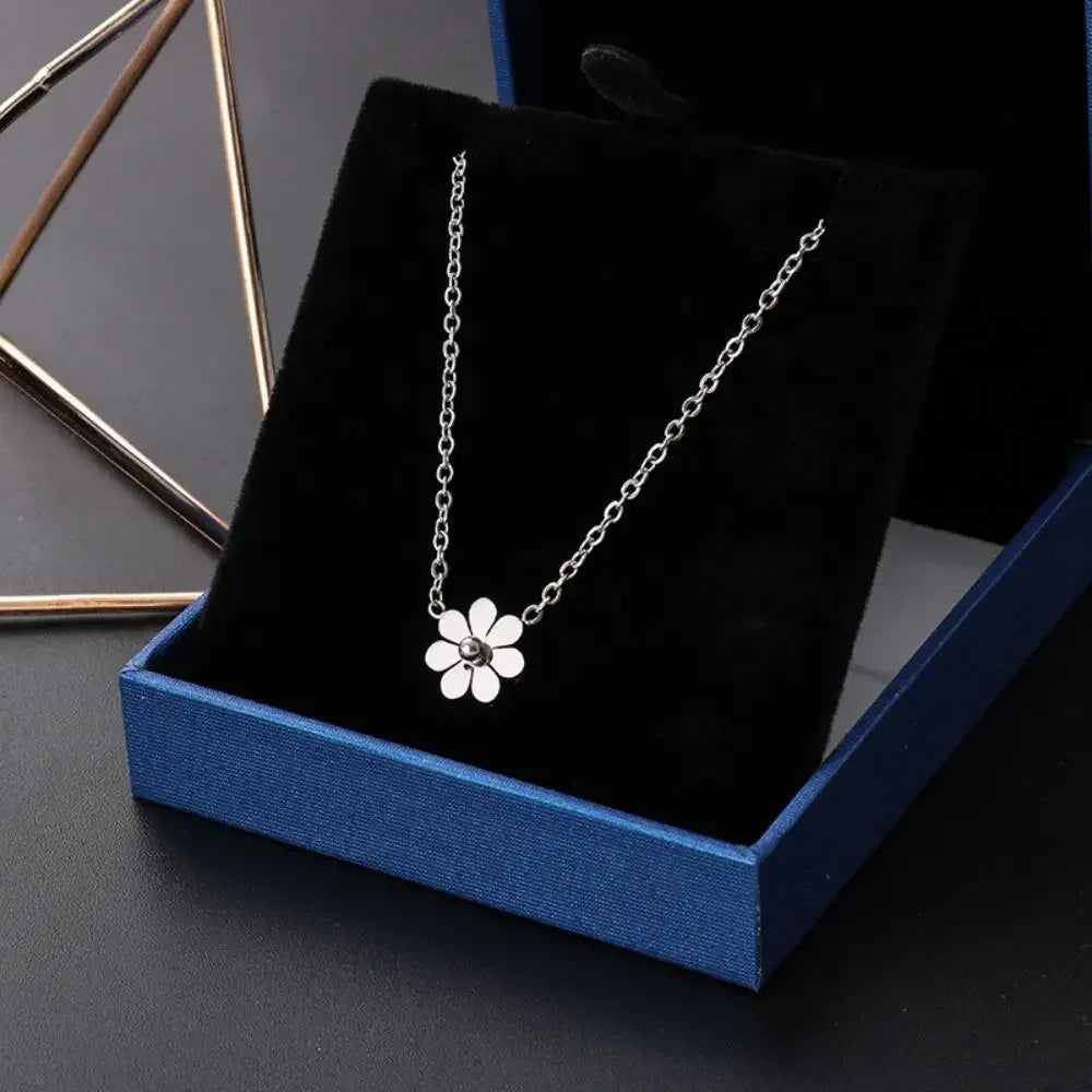 Daisy Flower Pendant Necklace – Stainless Steel Clavicle Chain for Women