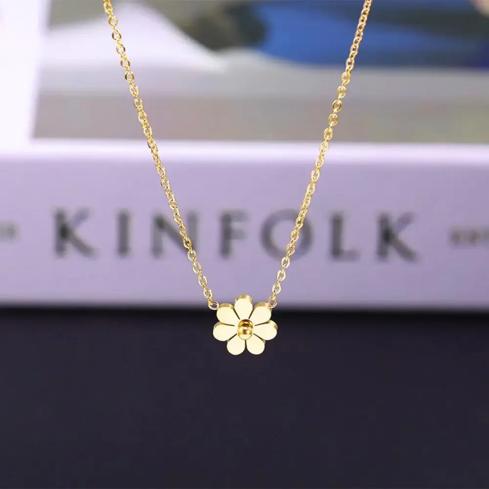 Daisy Flower Pendant Necklace – Stainless Steel Clavicle Chain for Women